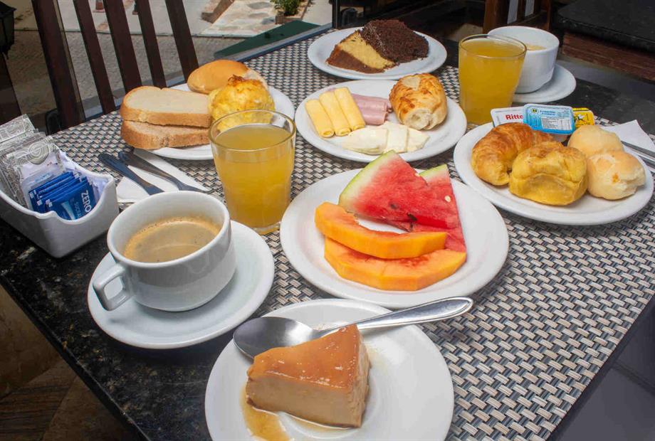 vm desayuno mesa-1.-alta.jpg