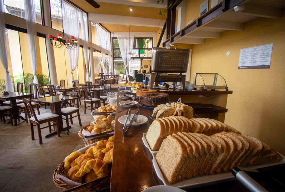 vm desayuno salon-9-alta.jpg