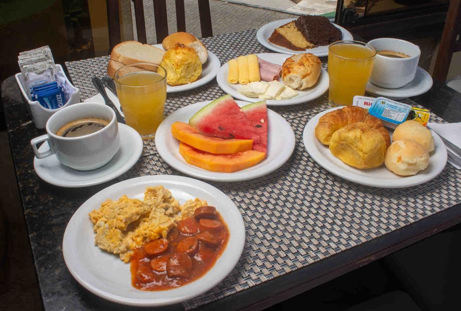 vm desayuno mesa-18-alta.jpg