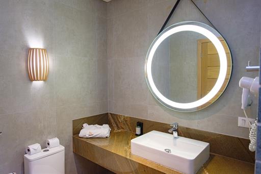 quarto luxo_banheiro (2).jpg