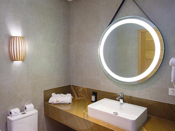 quarto luxo_banheiro (2).jpg