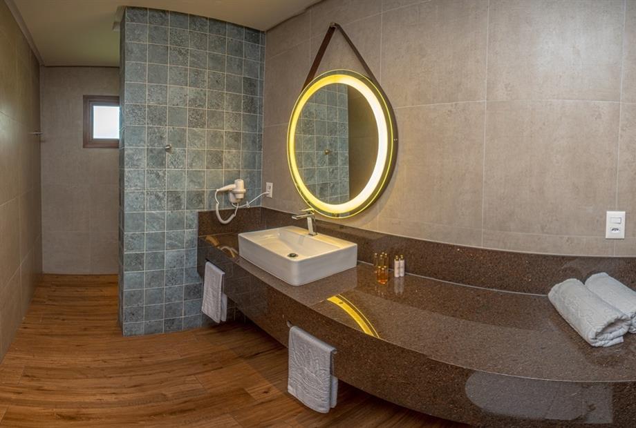 banheiro jr suíte.jpg