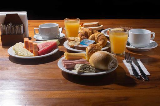 adm desayuno platos-2-alta.jpg