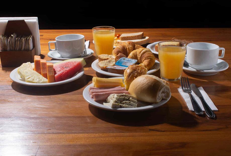 adm desayuno platos-2-alta.jpg