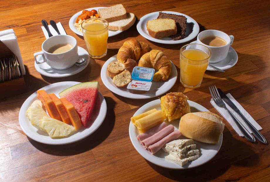 adm desayuno platos-3-alta.jpg