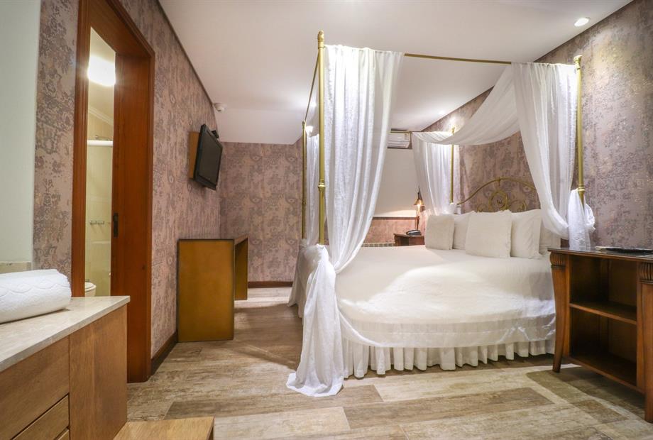 suíte-deluxe-hidromassagem (3).jpg