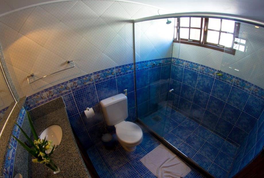 banheiro quarto familia1.jpg