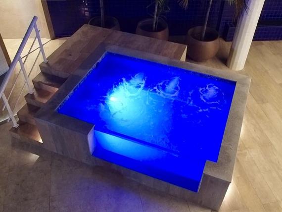 piscina jacuzzi noite.jpeg
