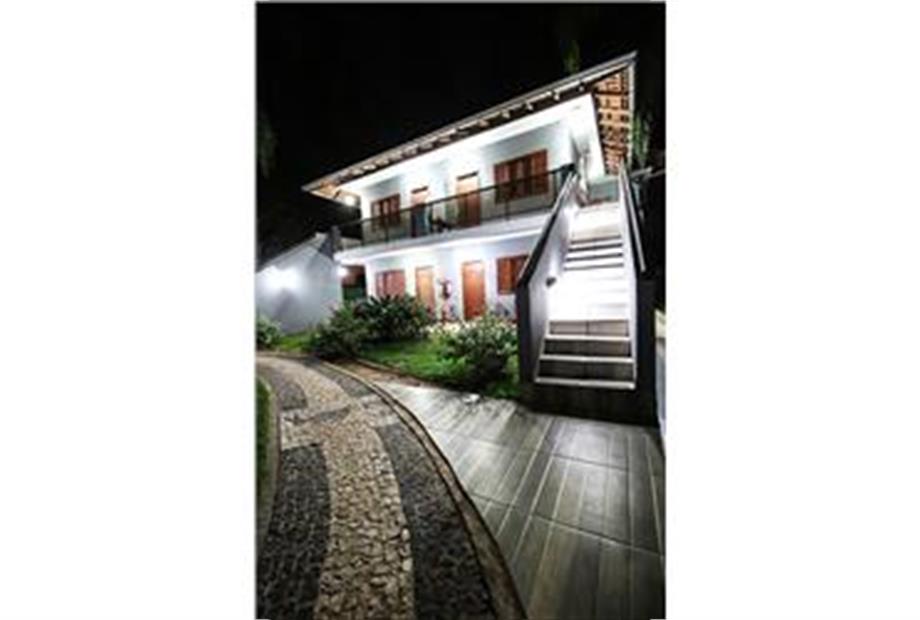 Detalhe noturno do bloco luxo