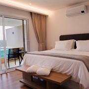 Quarto duplo com piscina