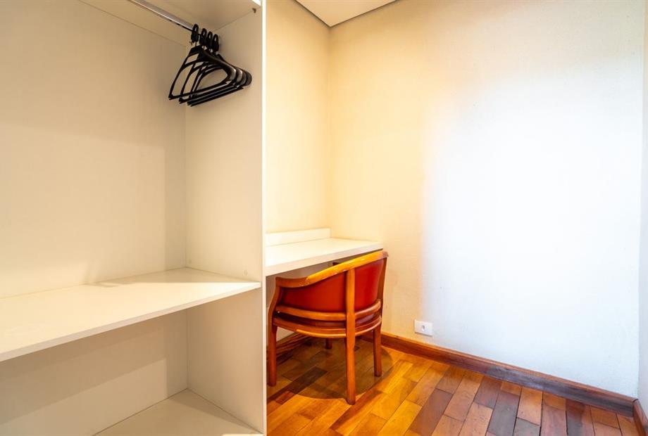 chris park - uh 30-6.jpg