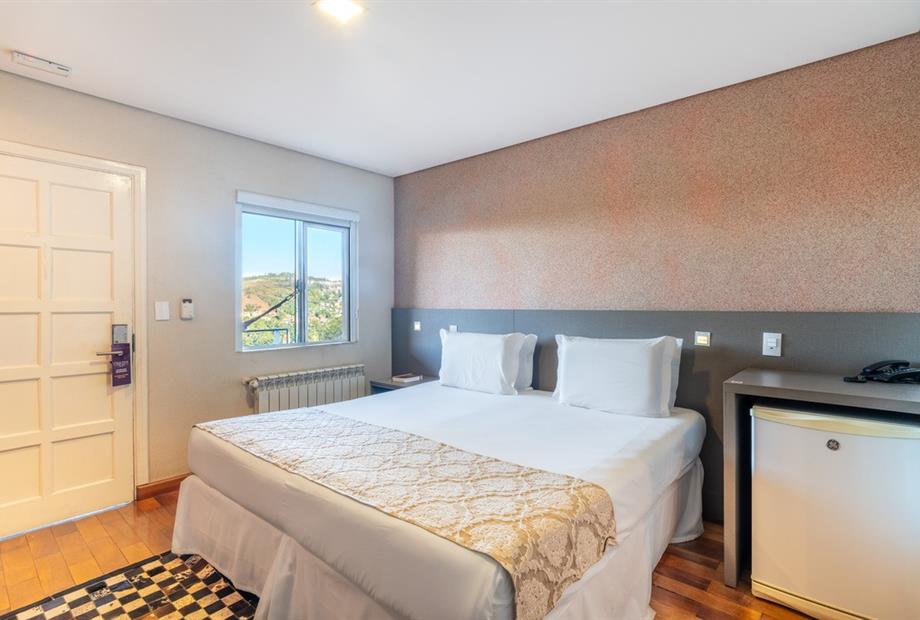 chris park - uh 30-4.jpg