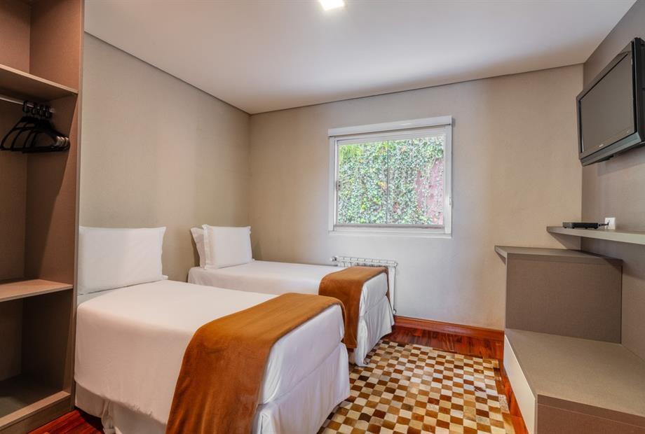 chris park - uh 25-10.jpg