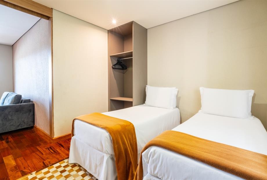 chris park - uh 25-11.jpg