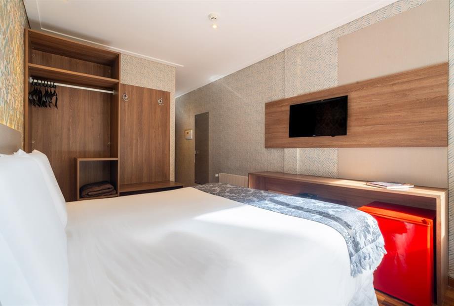 chris park - uh 108-3.jpg