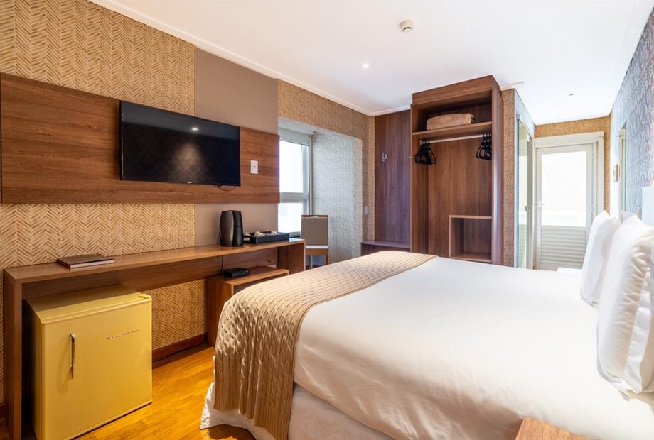 chris park - uh 212-1.jpg