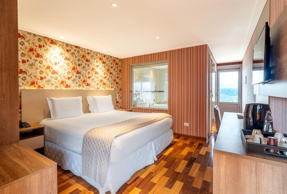 chris park - uh 301-1.jpg