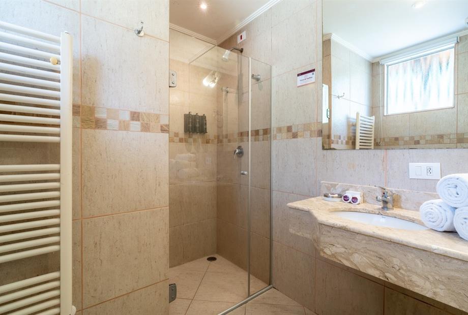 chris park - uh 22-7.jpg