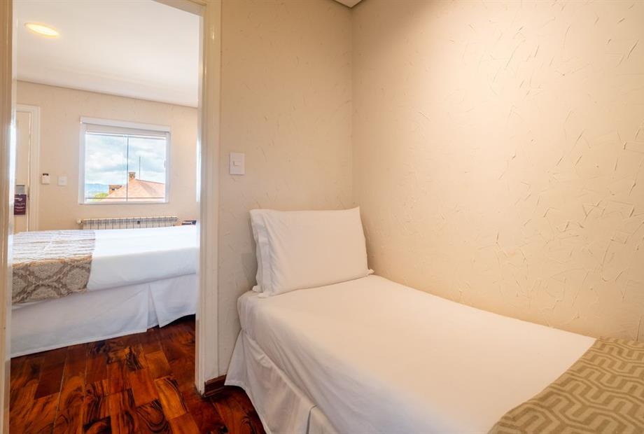 chris park - uh 24-6.jpg