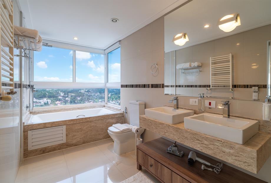 chris park - uh 311-11.jpg