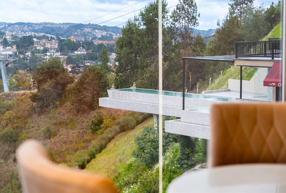 chris park - uh 311-33 (1).jpg