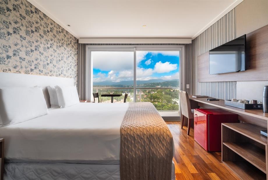 chris park - uh 307-2.jpg