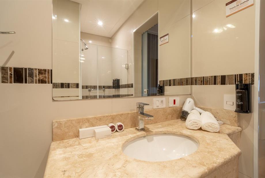 chris park - uh 102-13.jpg