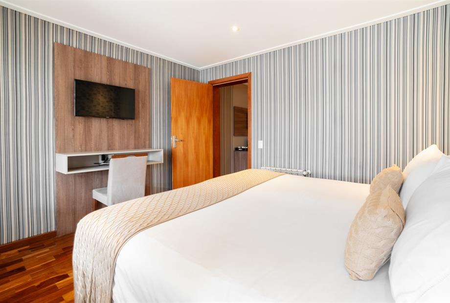 chris park - uh 102-04.jpg