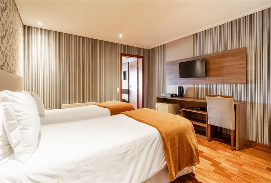 chris park - uh 102-08.jpg