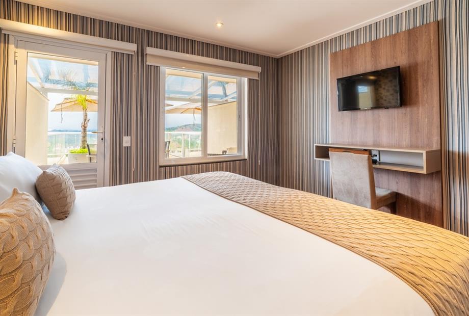 chris park - uh 102-05.jpg