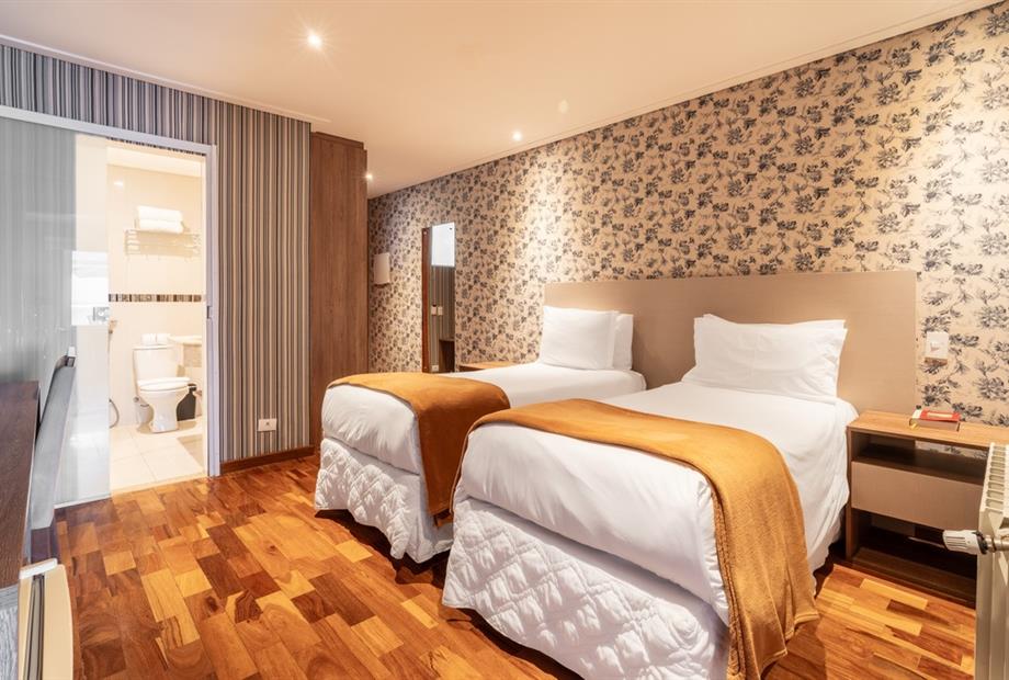 chris park - uh 102-06.jpg