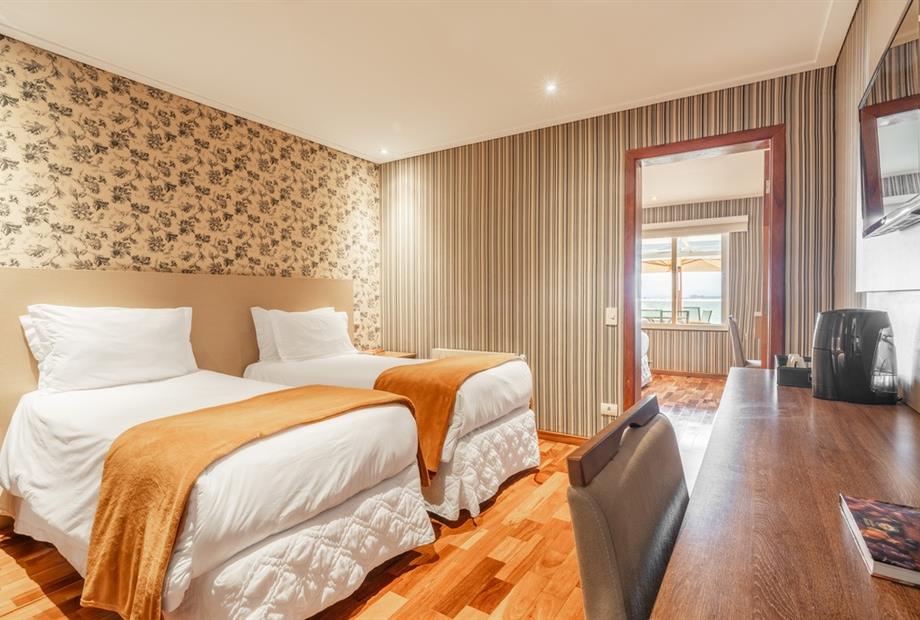 chris park - uh 102-07.jpg