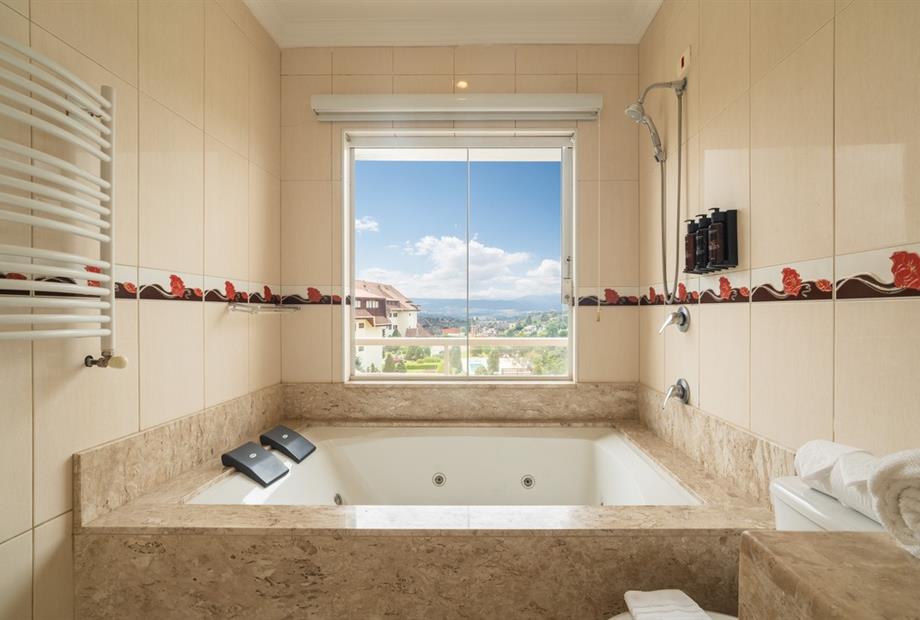 chris park - uh j-8.jpg