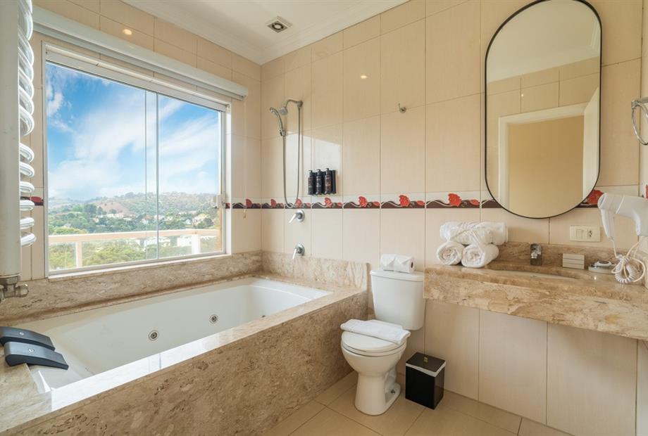 chris park - uh j-7.jpg