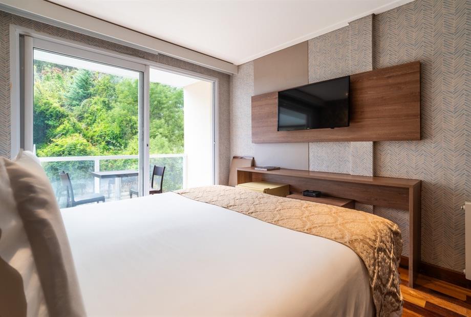 chris park - uh 306-2.jpg