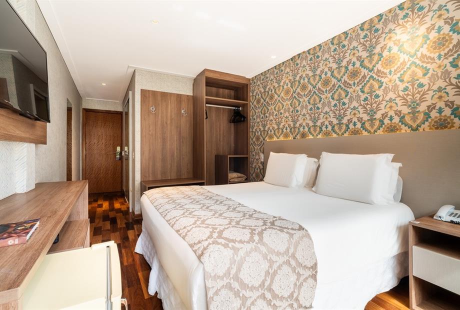 chris park - uh 306-4.jpg