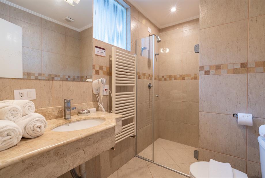 chris park - uh 30-7.jpg