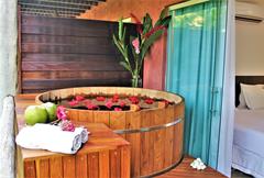 Quarto Super Luxo com ofurô de madeira