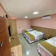 Quarto Térreo Luxo com Varanda (até 4 pessoas)