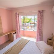 Quarto Superior com Sacada (até 5 pessoas)