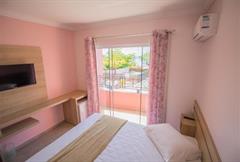 Quarto Superior com Sacada (até 5 pessoas)