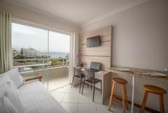 Apartamento com Vista Lateral do Mar