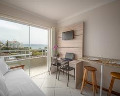 Apartamento com Vista Lateral do Mar