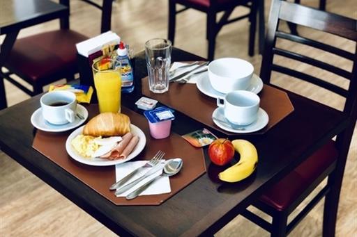 CAFE DA MANHA MESA.jpg