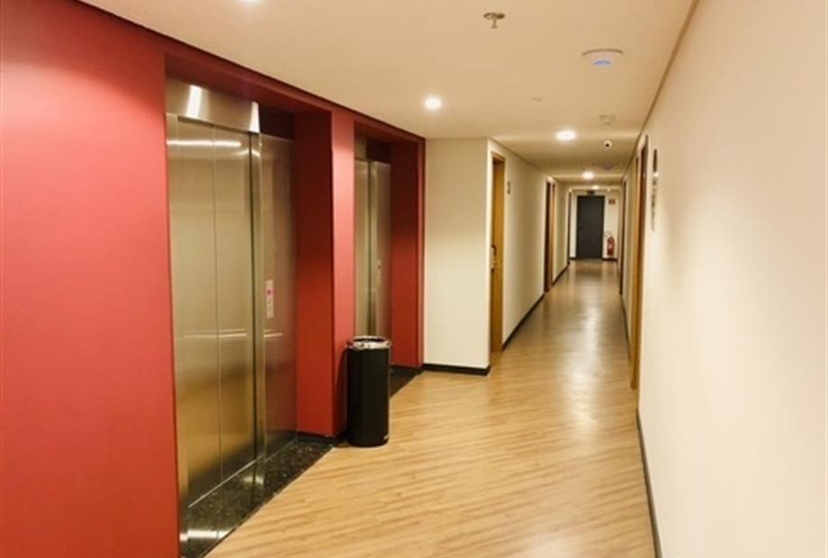 HALLWAY APARTAMENTOS.jpg