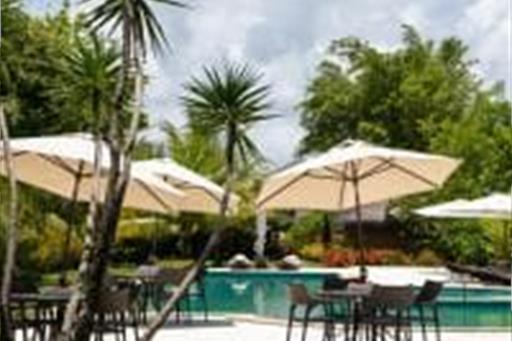 piscina cadeiras 2.jpg