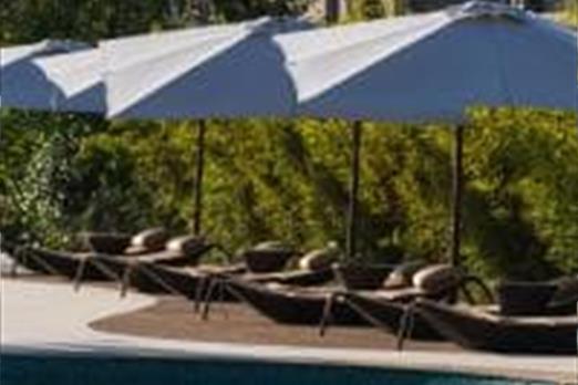 piscina cadeiras.jpg