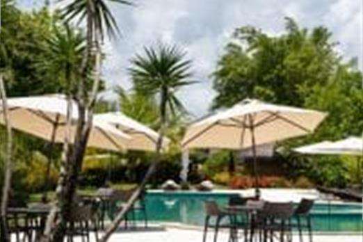 piscina cadeiras 2.jpg