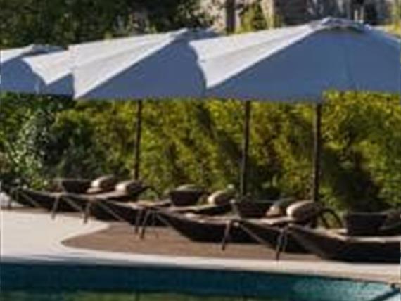 piscina cadeiras.jpg