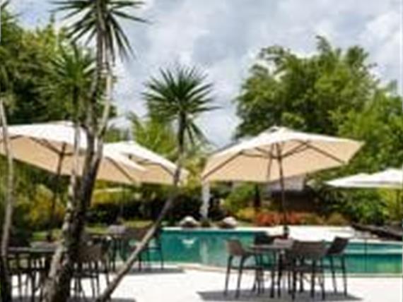 piscina cadeiras 2.jpg